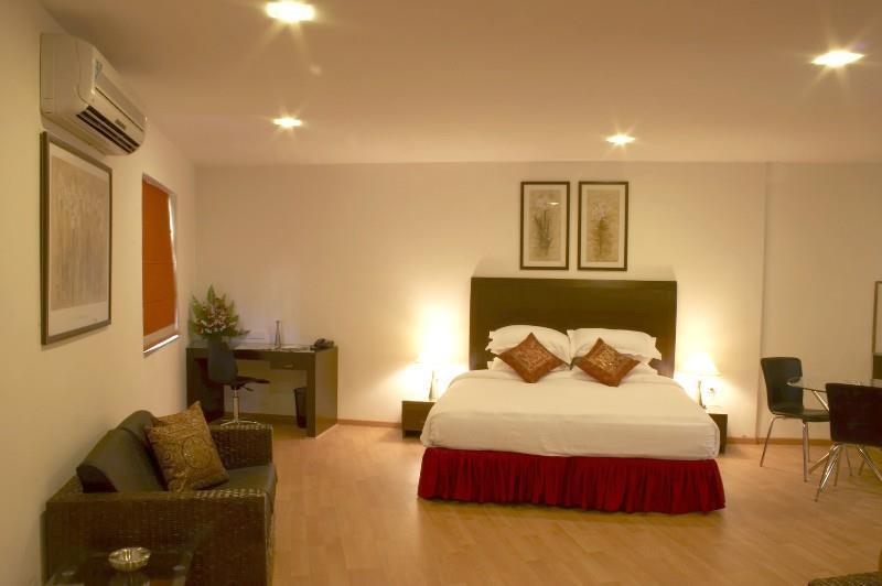 Shilton Royale Hotel Bangalore Phòng bức ảnh
